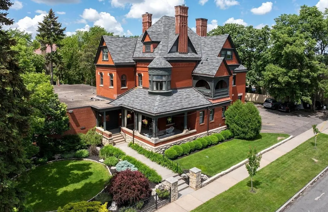 The New Victorian Mansion Bed & Breakfast-1