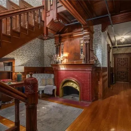 The New Victorian Mansion Bed & Breakfast-2